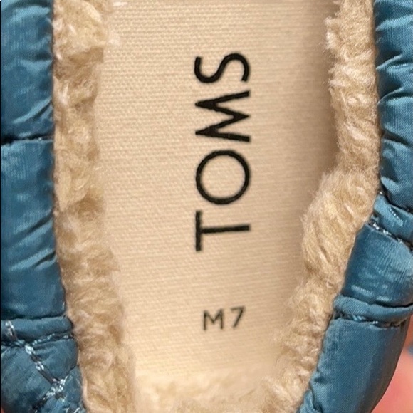 TOMS - Picture 3 of 3